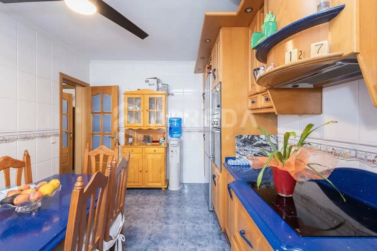Cocina de Casa o chalet en venta en Roquetas de Mar con Aire acondicionado, Jardín privado y Terraza