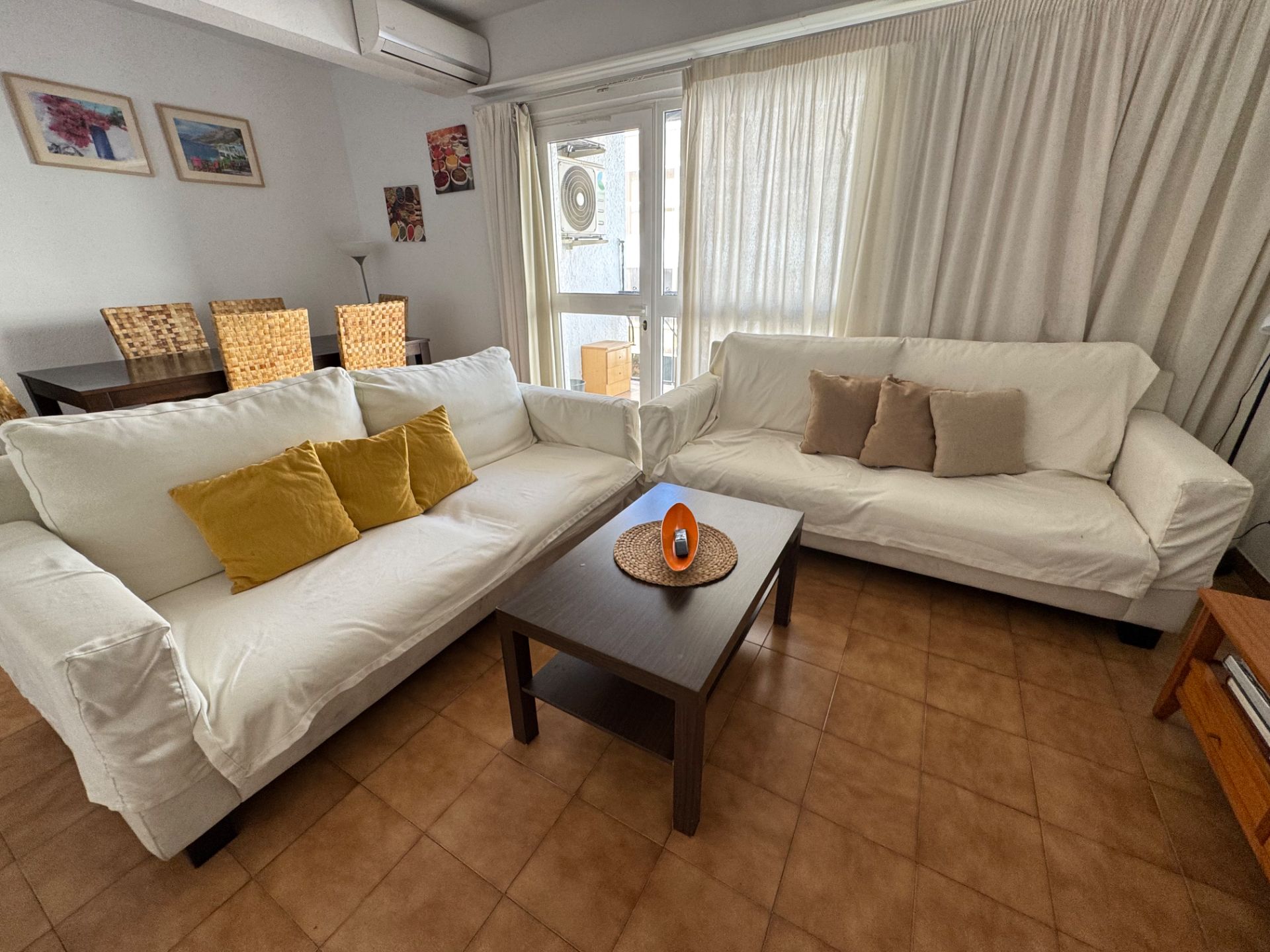Sala de estar de Piso de alquiler en Marbella con Aire acondicionado, Terraza y Amueblado