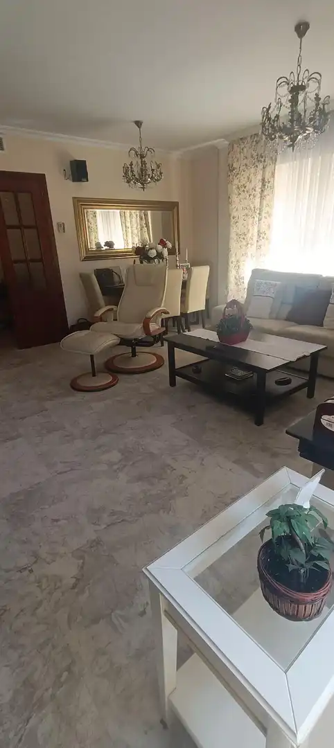 Sala d'estar de Casa adosada en venda en Algeciras amb Aire condicionat, Moblat i Alarma