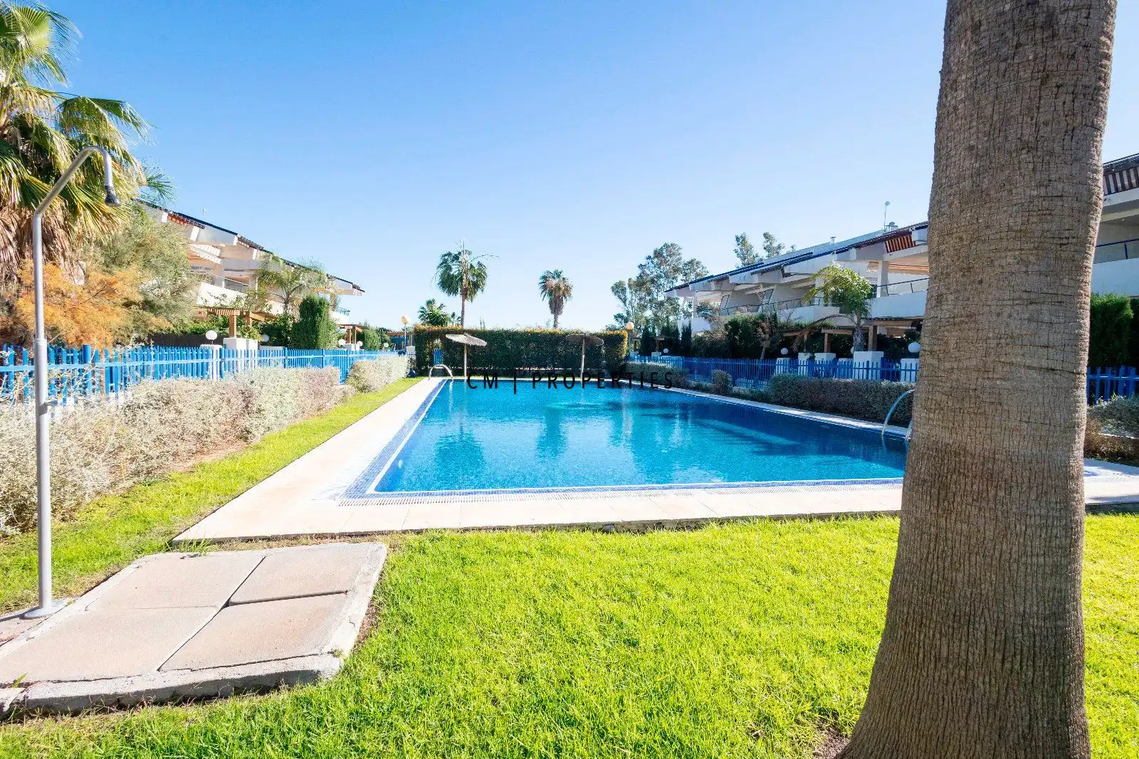 Piscina de Casa adosada en venda en Sagunto / Sagunt amb Aire condicionat, Calefacció i Terrassa
