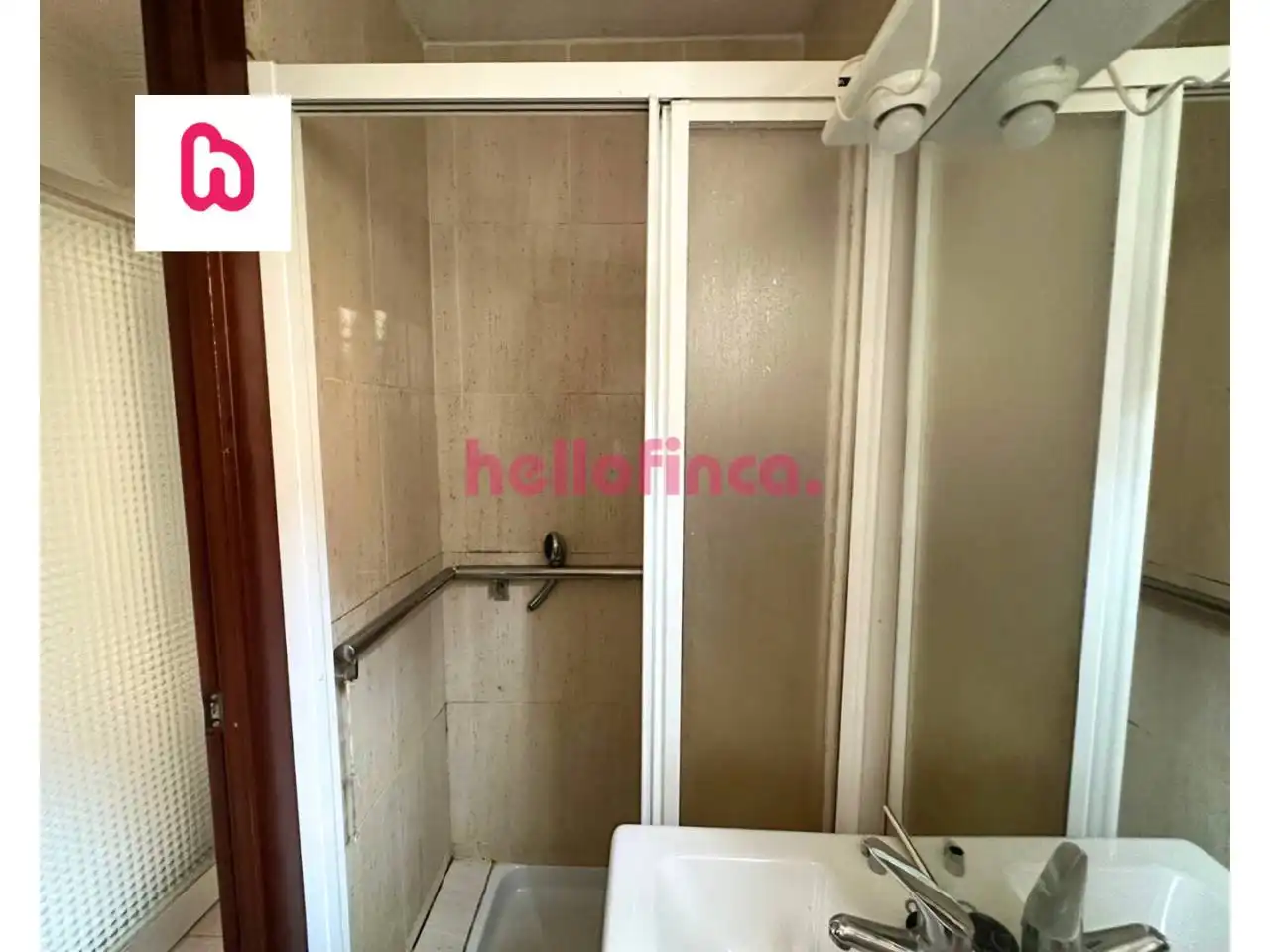 Bathroom of Flat for sale in Barcelona  with Heating, Balcony and Alarm