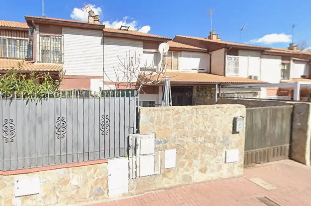 Vista exterior de Casa adosada en venda en Daganzo de Arriba