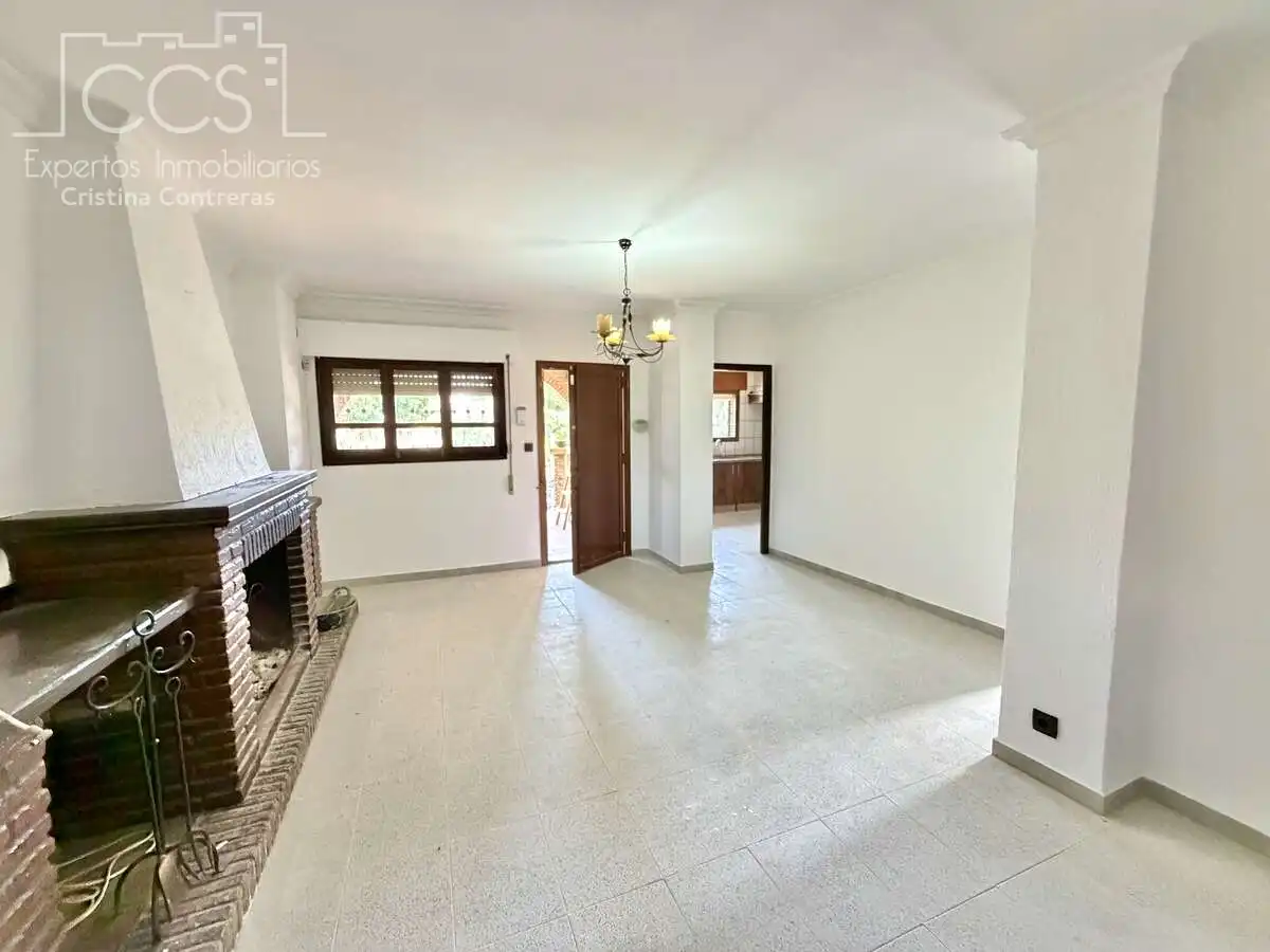 Sala d'estar de Casa o xalet en venda en Mairena del Alcor amb Aire condicionat, Traster i Piscina