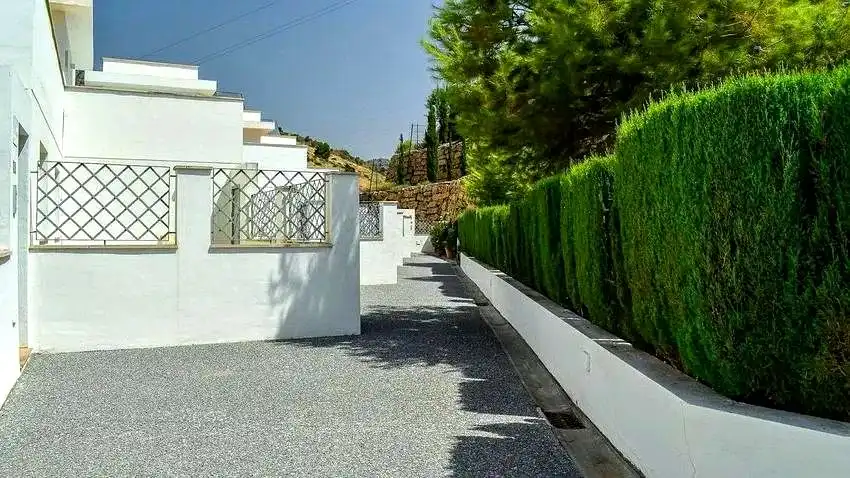 Vista exterior de Casa adosada en venda en Málaga amb Aire condicionat, Jardí privat i Parquet