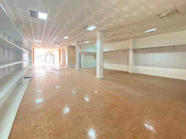 Local comercial en Alquiler en Canónigo en Centro - Doña Mercedes