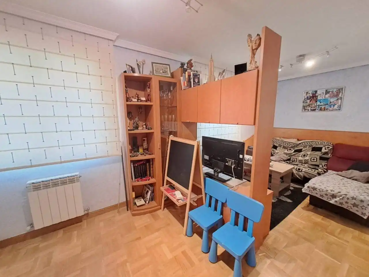 Bedroom of Flat for sale in Burgos  with Heating, Private garden and Parquet flooring