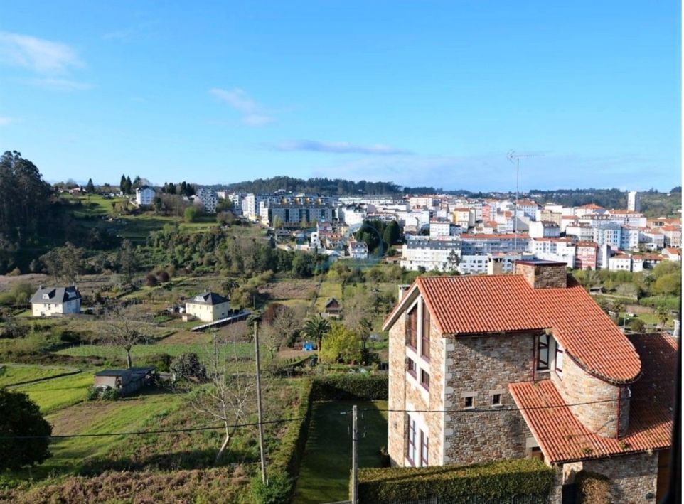Vista exterior de Pis en venda en Betanzos amb Terrassa i Traster
