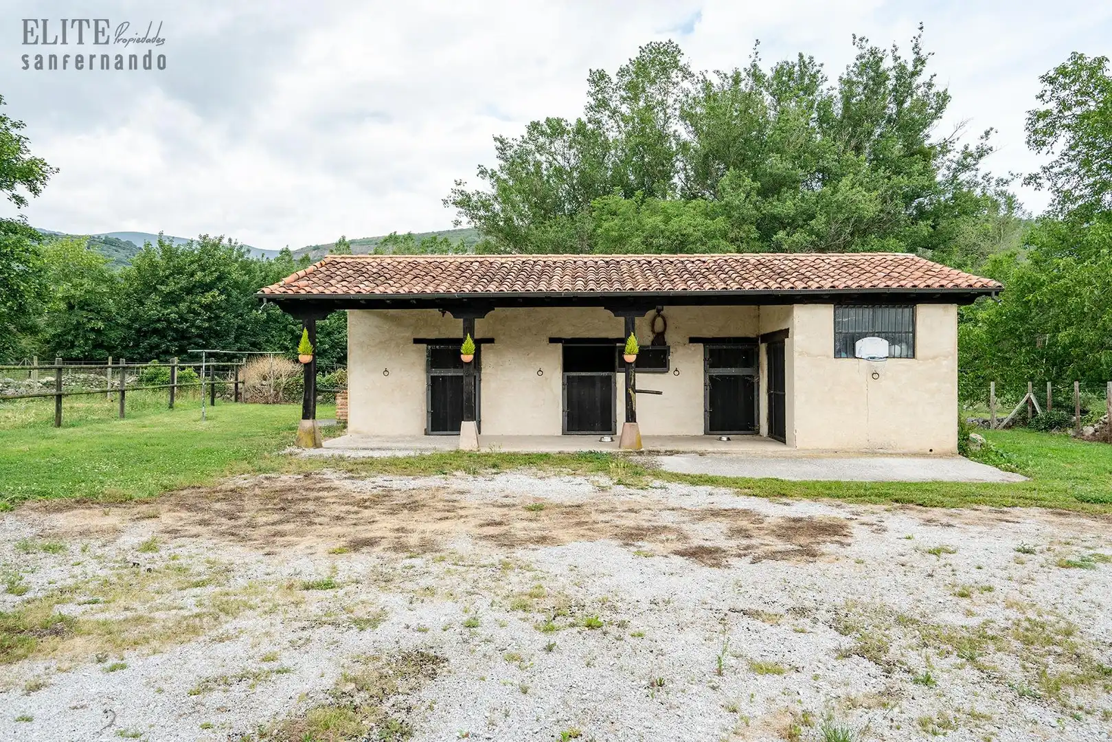 Vista exterior de Casa o chalet en venta en Bárcena de Pie de Concha con Calefacción, Jardín privado y Terraza