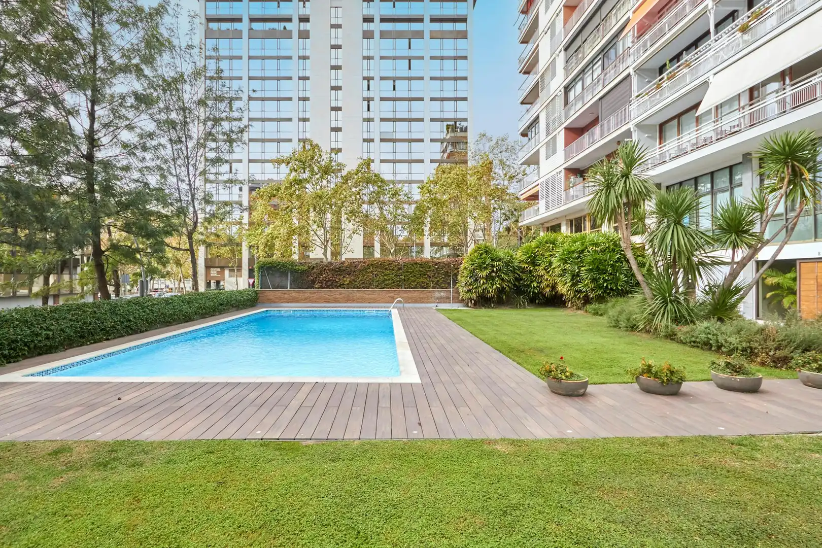 Swimming pool of Flat for rent in Barcelona  with Air Conditioner, Heating and Private garden