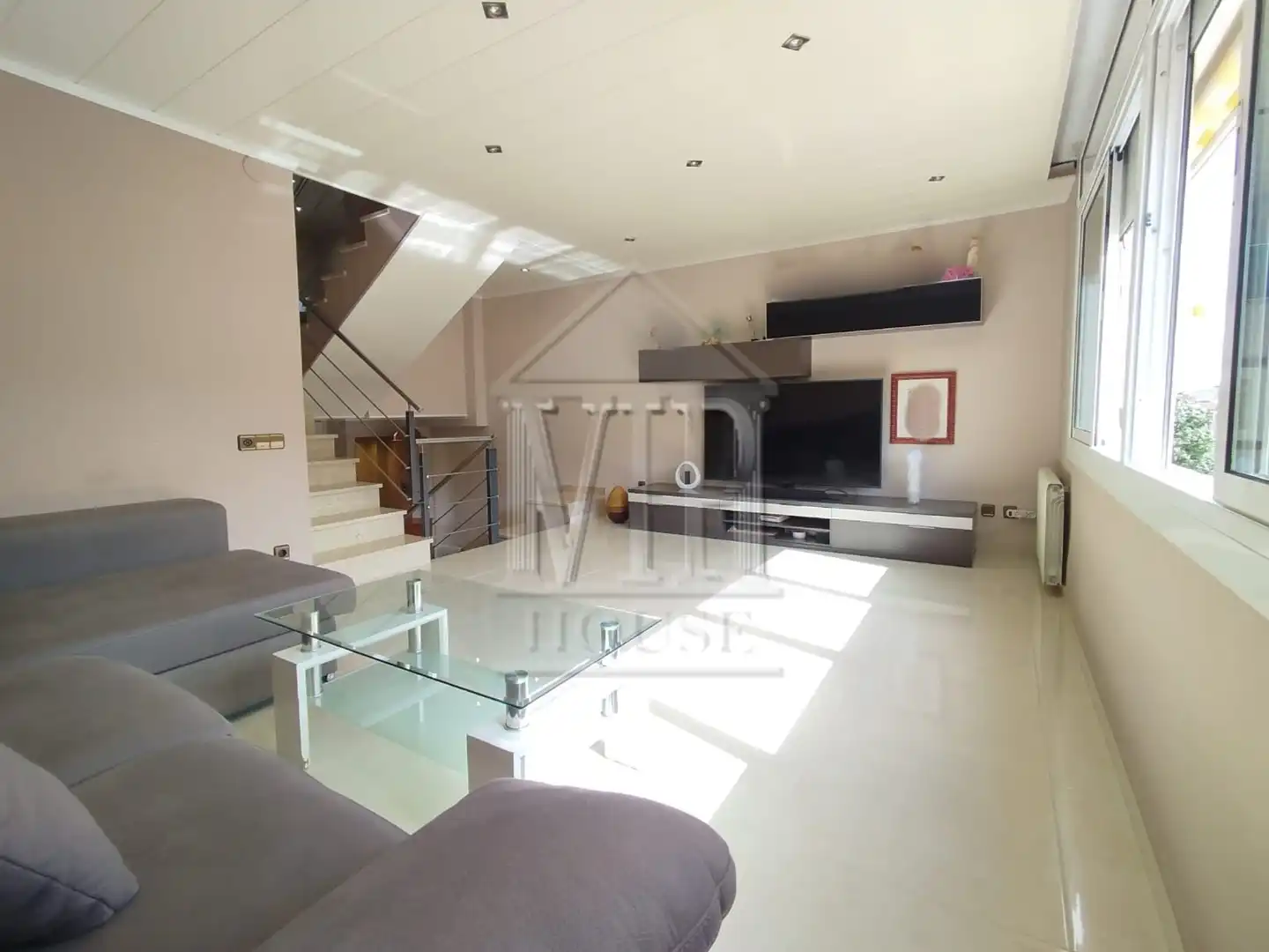 Sala d'estar de Casa adosada en venda en Badalona amb Aire condicionat, Calefacció i Jardí privat