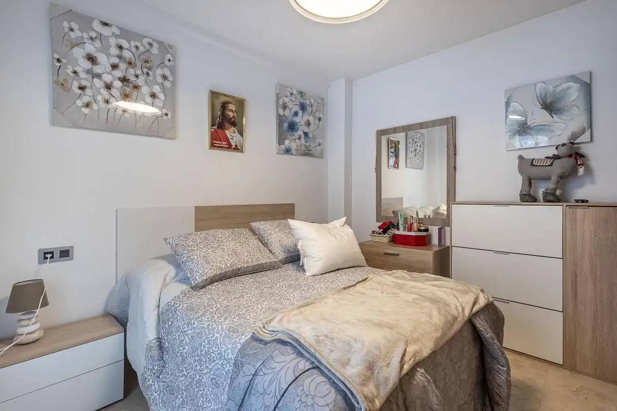 Habitación de Planta baja en venta en Armilla con Aire acondicionado y Amueblado