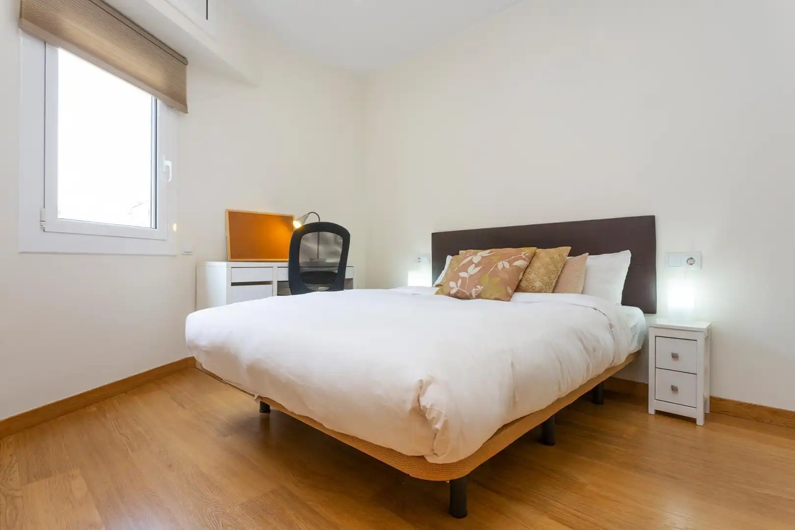 Bedroom of Flat for sale in Barcelona  with Air Conditioner, Heating and Parquet flooring