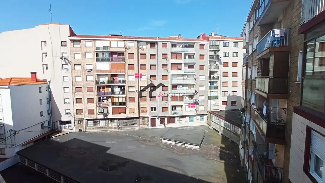 Vista exterior de Piso en venta en Barakaldo  con Calefacción, Trastero y Amueblado