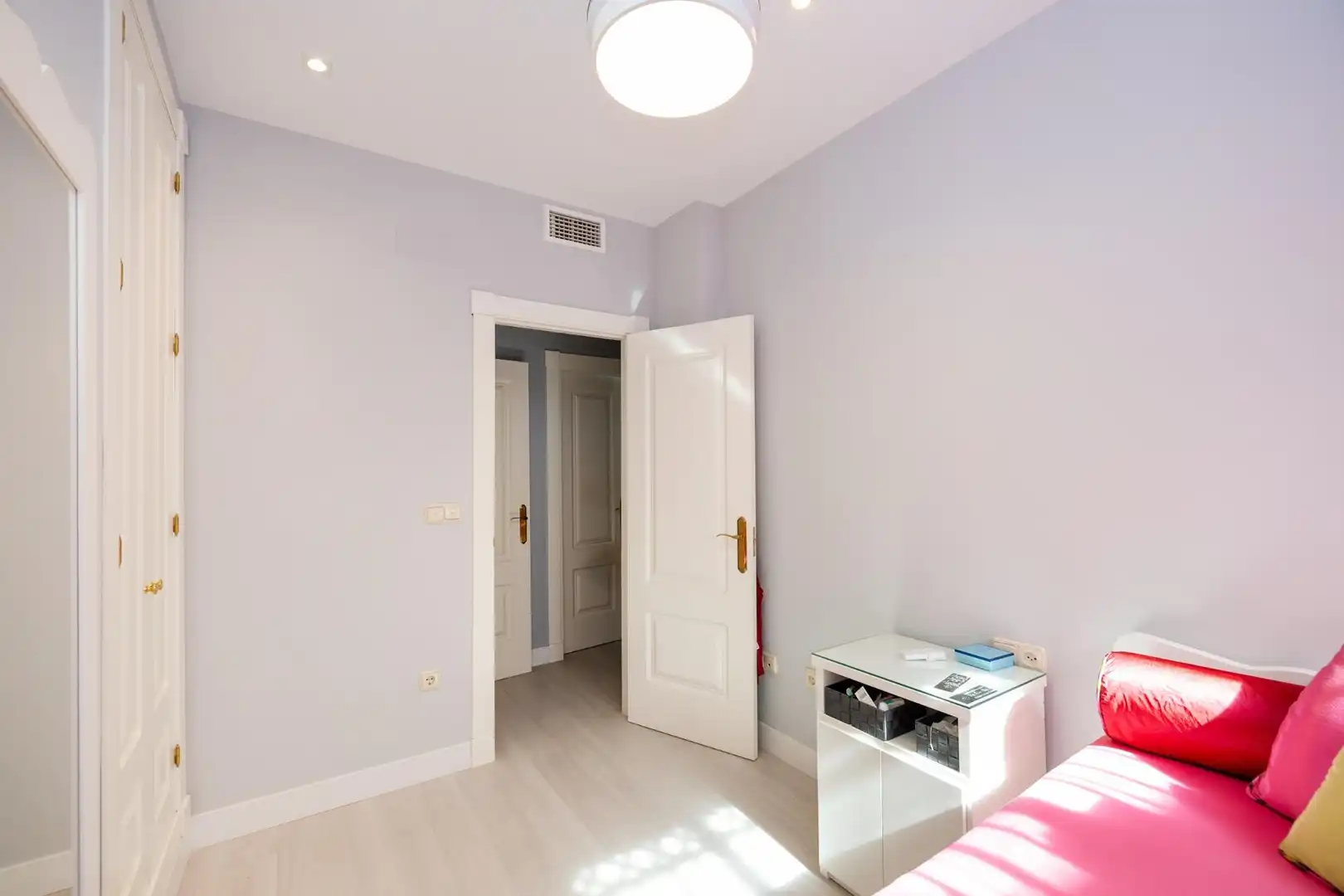 Schlafzimmer von Dachboden zum Verkauf in Motril mit Klimaanlage, Terrasse und Abstellraum
