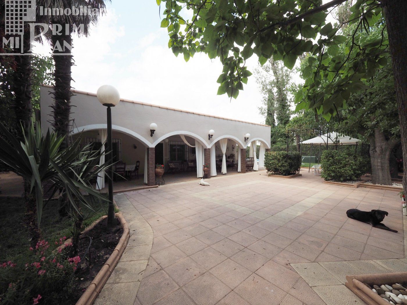 Vista exterior de Casa o xalet en venda en Tomelloso amb Aire condicionat, Calefacció i Jardí privat