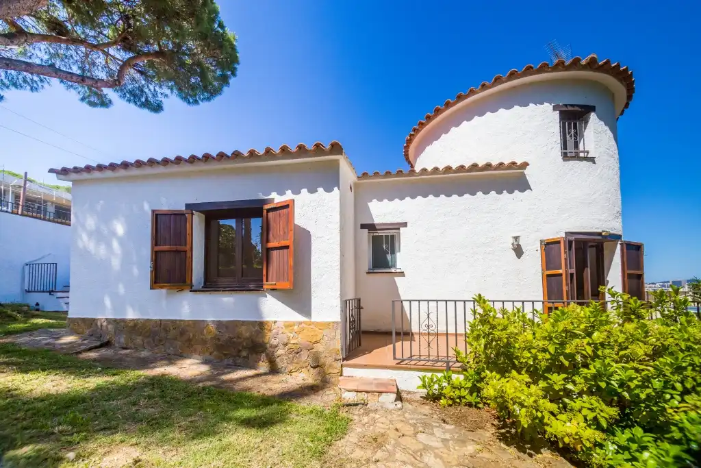 Vista exterior de Casa o xalet en venda en Calonge i Sant Antoni amb Calefacció, Jardí privat i Terrassa