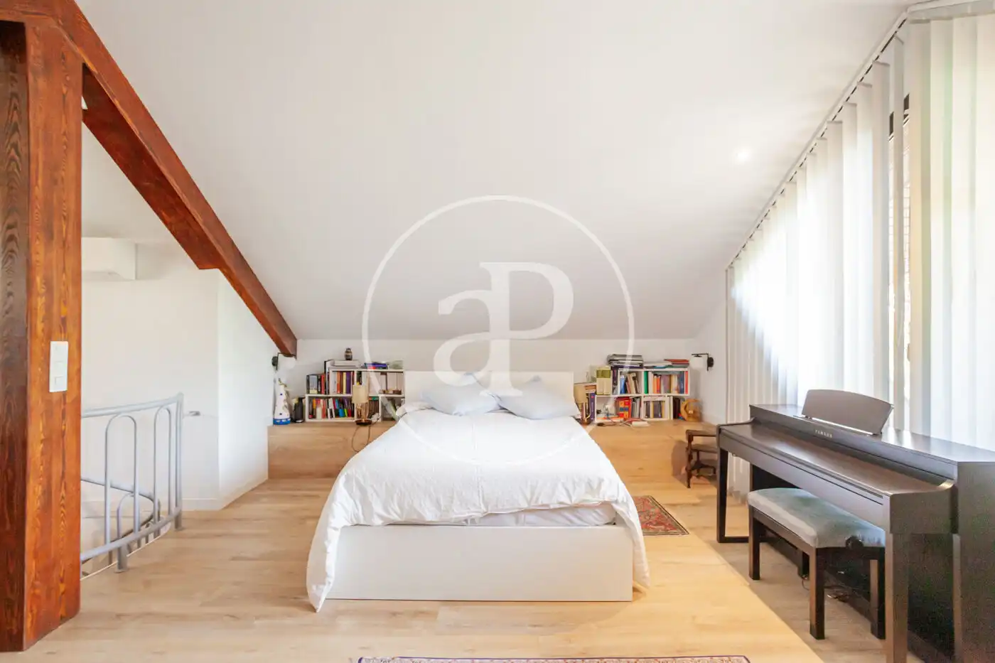 Habitación de Casa o chalet en venta en Pozuelo de Alarcón con Aire acondicionado, Calefacción y Jardín privado