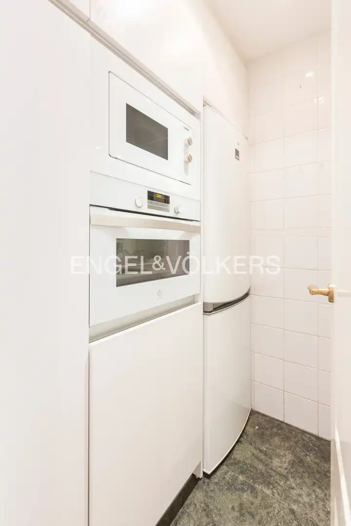 Kitchen of Flat for rent in Madrid  with Air Conditioner, Heating and Parquet flooring