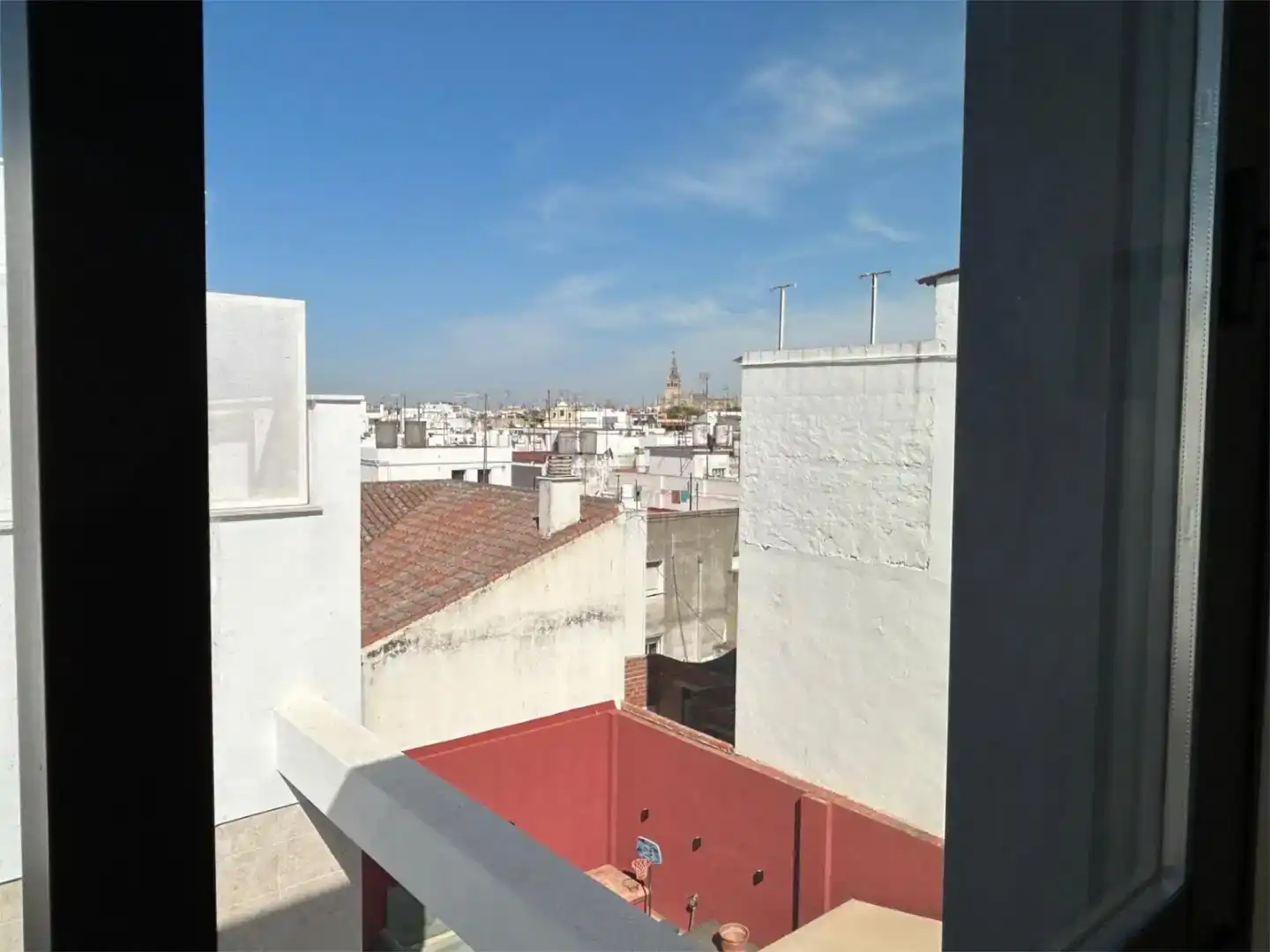 Vista exterior de Pis en venda en Sevilla amb Aire condicionat, Jardí privat i Traster
