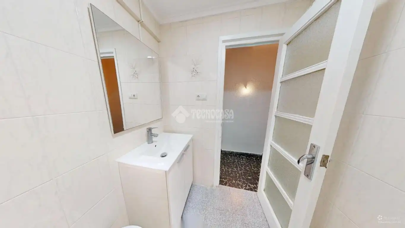 Baño de Piso en venta en Valencia con Balcón