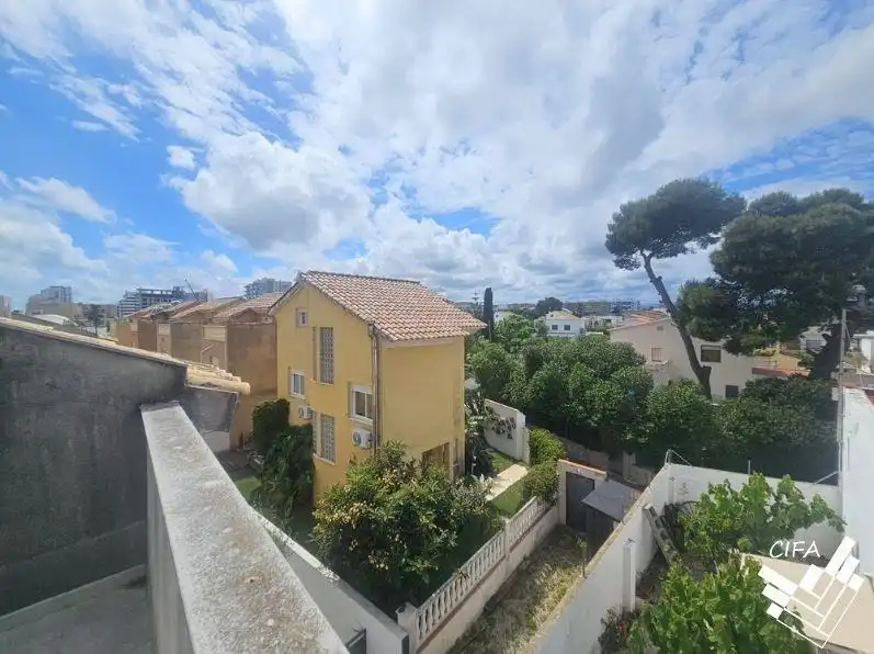 Vista exterior de Casa o xalet en venda en Vinaròs amb Aire condicionat, Jardí privat i Terrassa