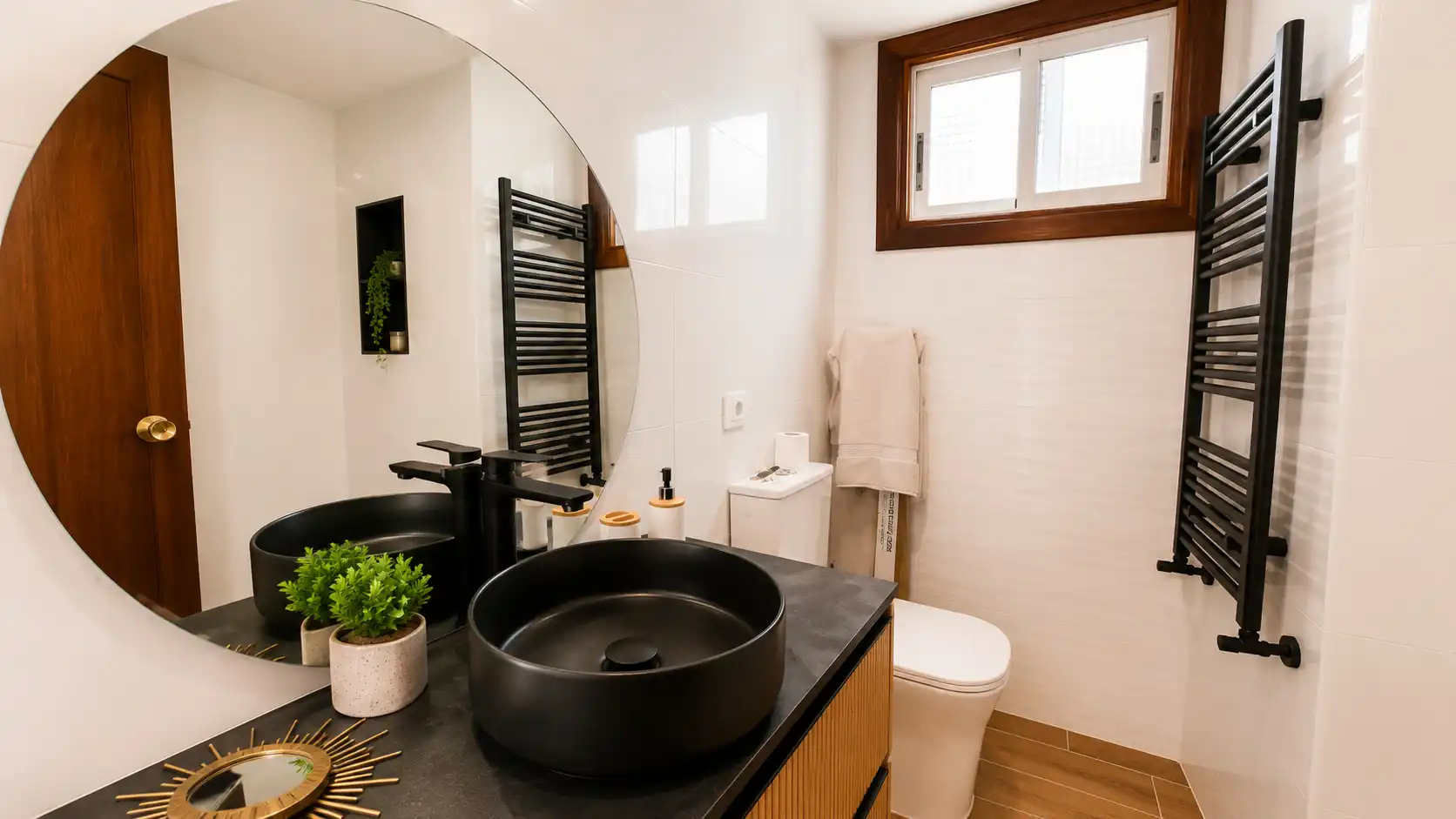 Bathroom of Flat for sale in Vigo   with Heating, Furnished and Oven