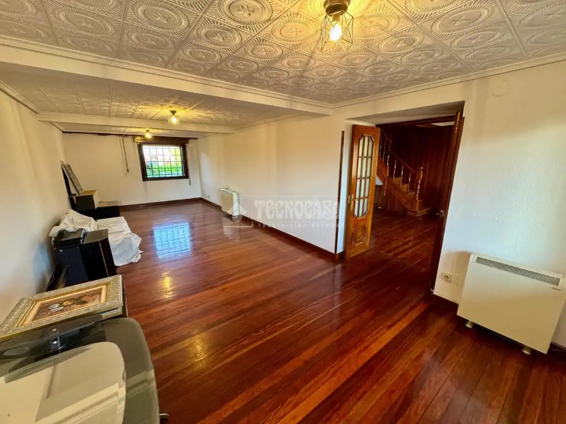 Casa adosada en venta en El Astillero