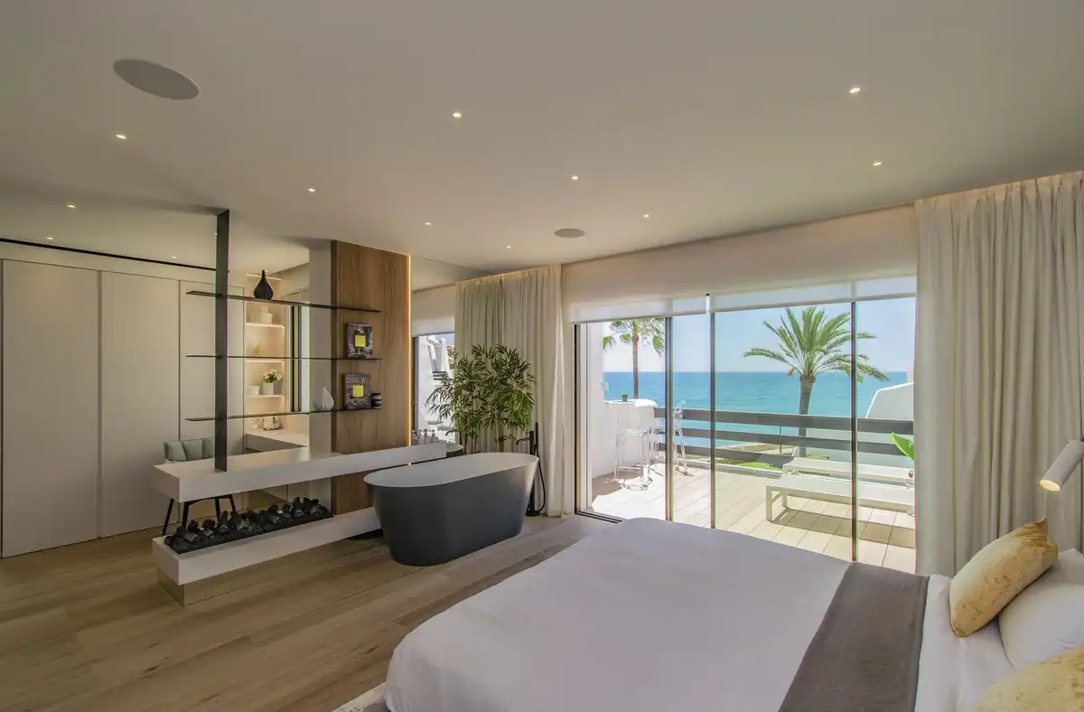 Dormitori de Casa adosada en venda en Marbella amb Aire condicionat, Jardí privat i Terrassa
