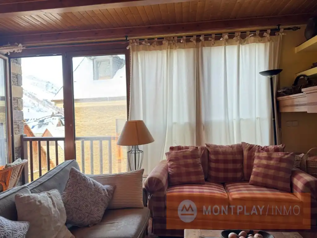Exterior view of Detached homes for sale in Naut Aran