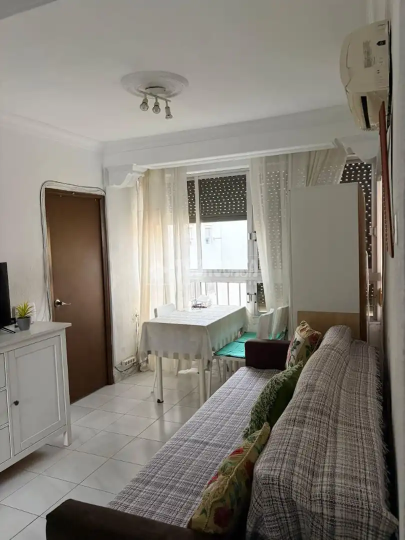 Bedroom of Flat for sale in Sevilla  with Air Conditioner