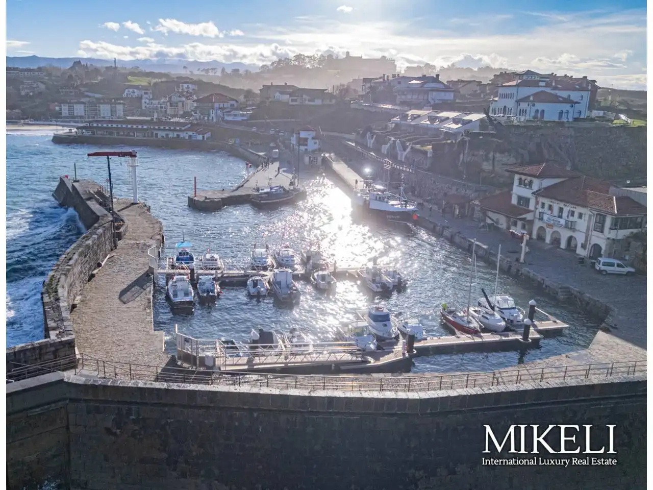 Commercial properties for sale in Paseo MUELLE, Comillas (Cantabria)