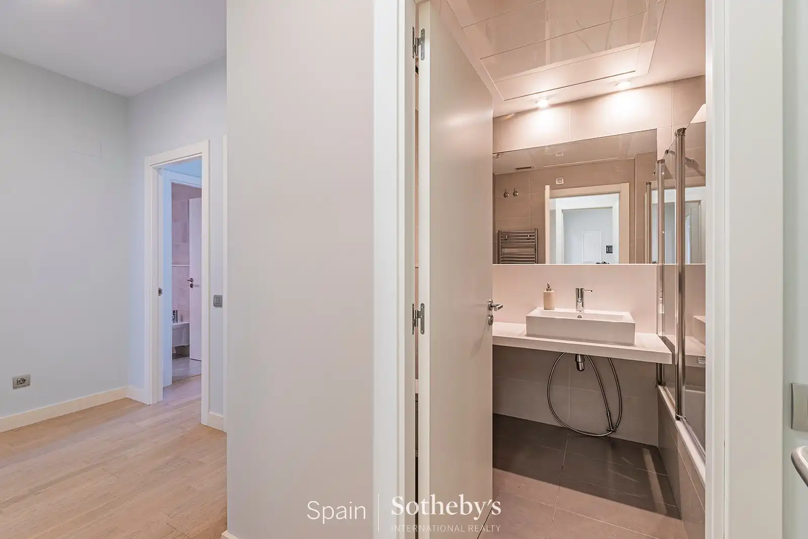 Baño de Apartamento en venta en Barcelona con Aire acondicionado, Calefacción y Terraza