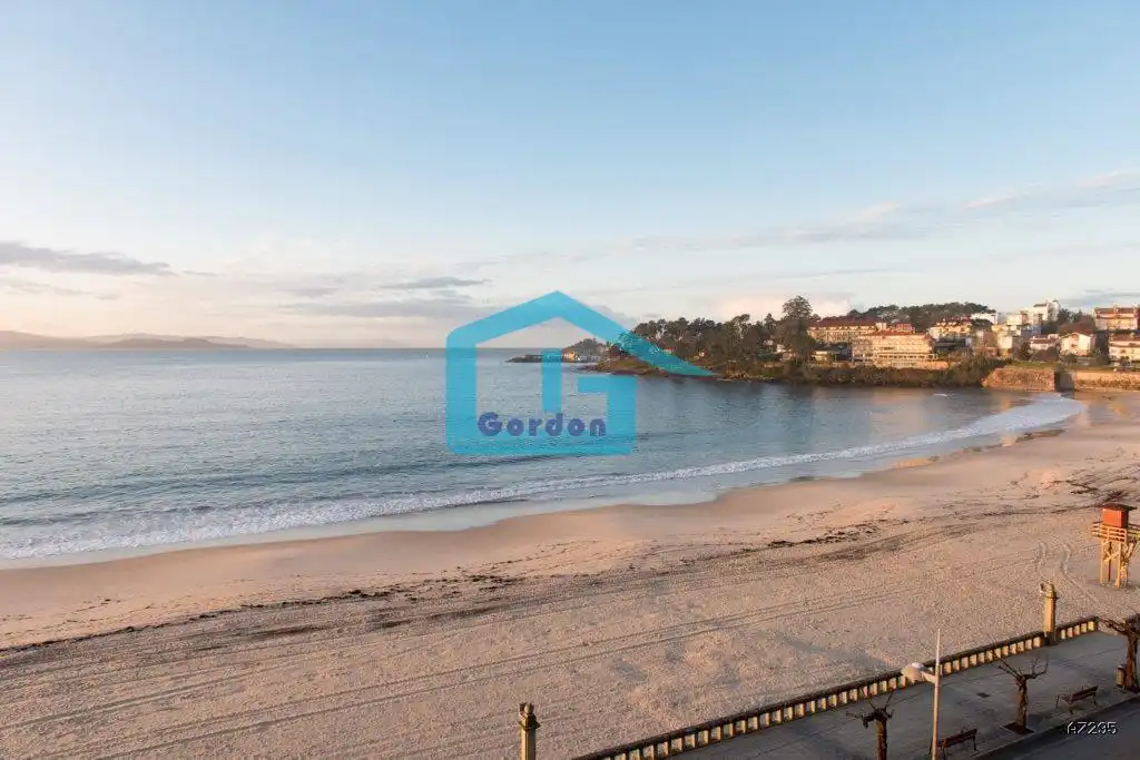 Vista exterior de Ático en venta en Sanxenxo con Calefacción y Terraza