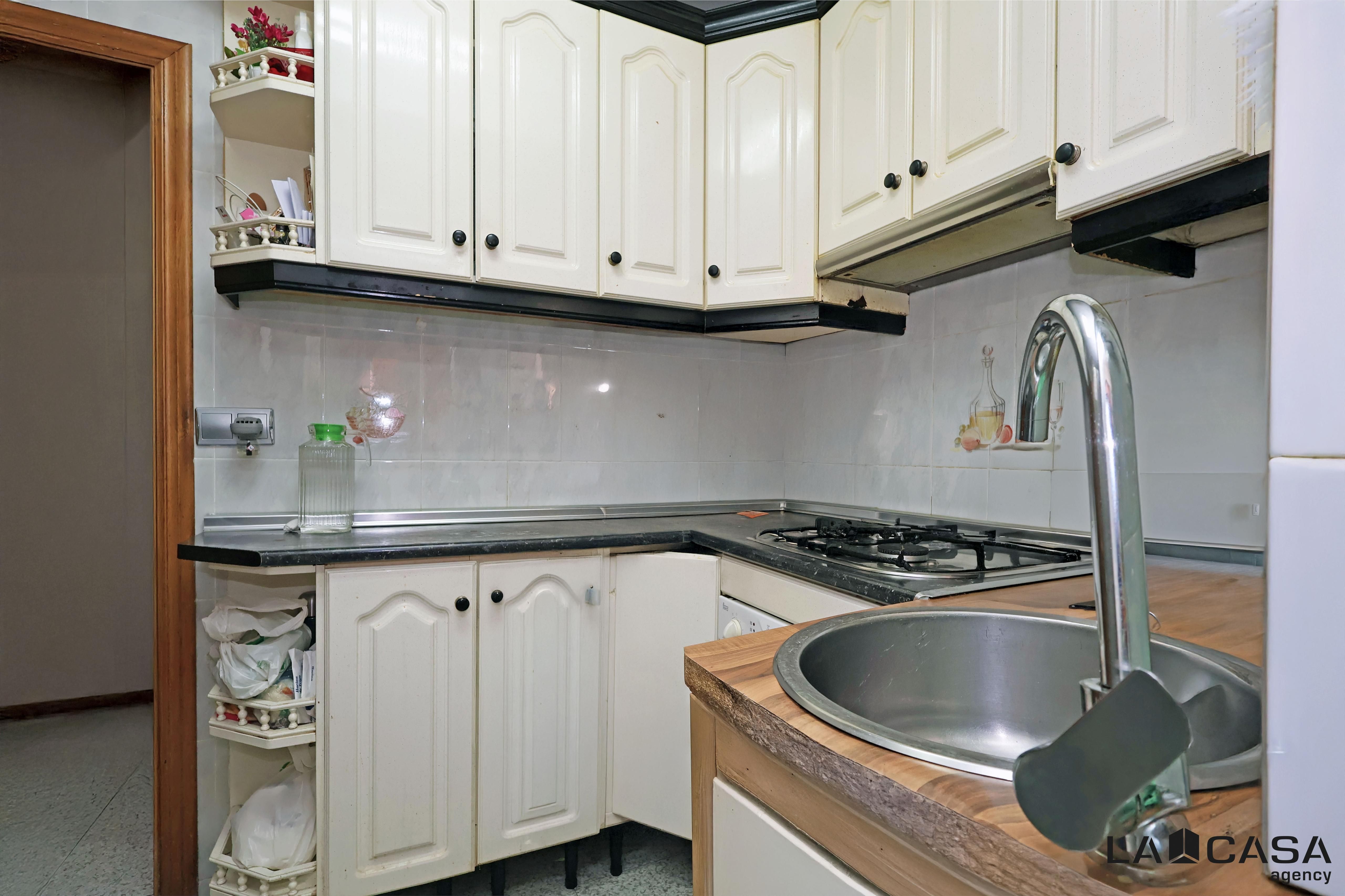 Kitchen of Flat for sale in Esplugues de Llobregat