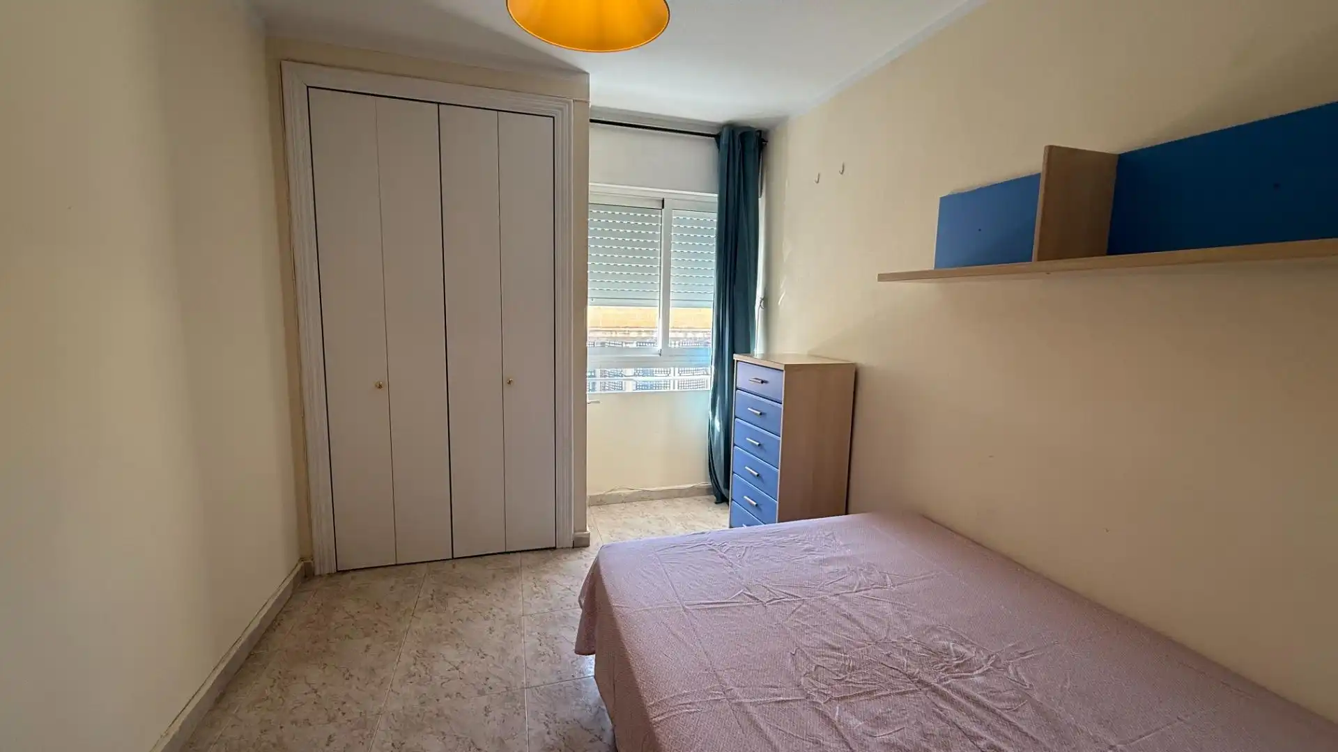 Habitación de Piso de alquiler en Águilas con Aire acondicionado, Trastero y Amueblado