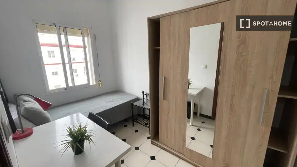 Room in Triana Este