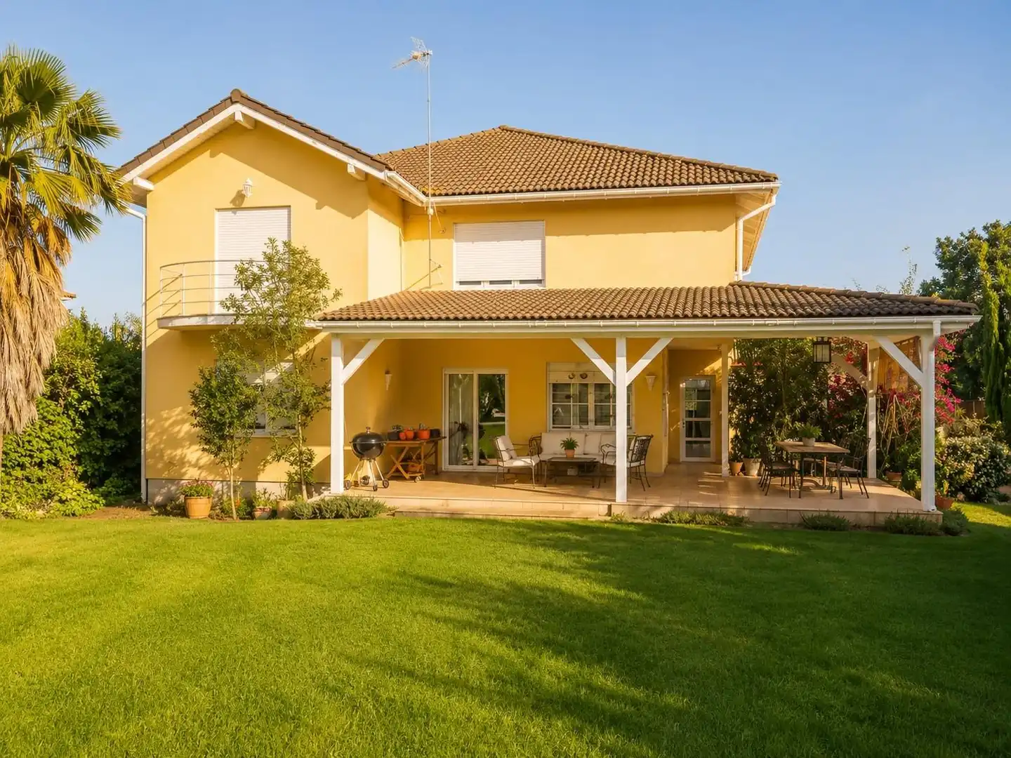 Chalet con terraza en venta en Los Pinares - La Masia