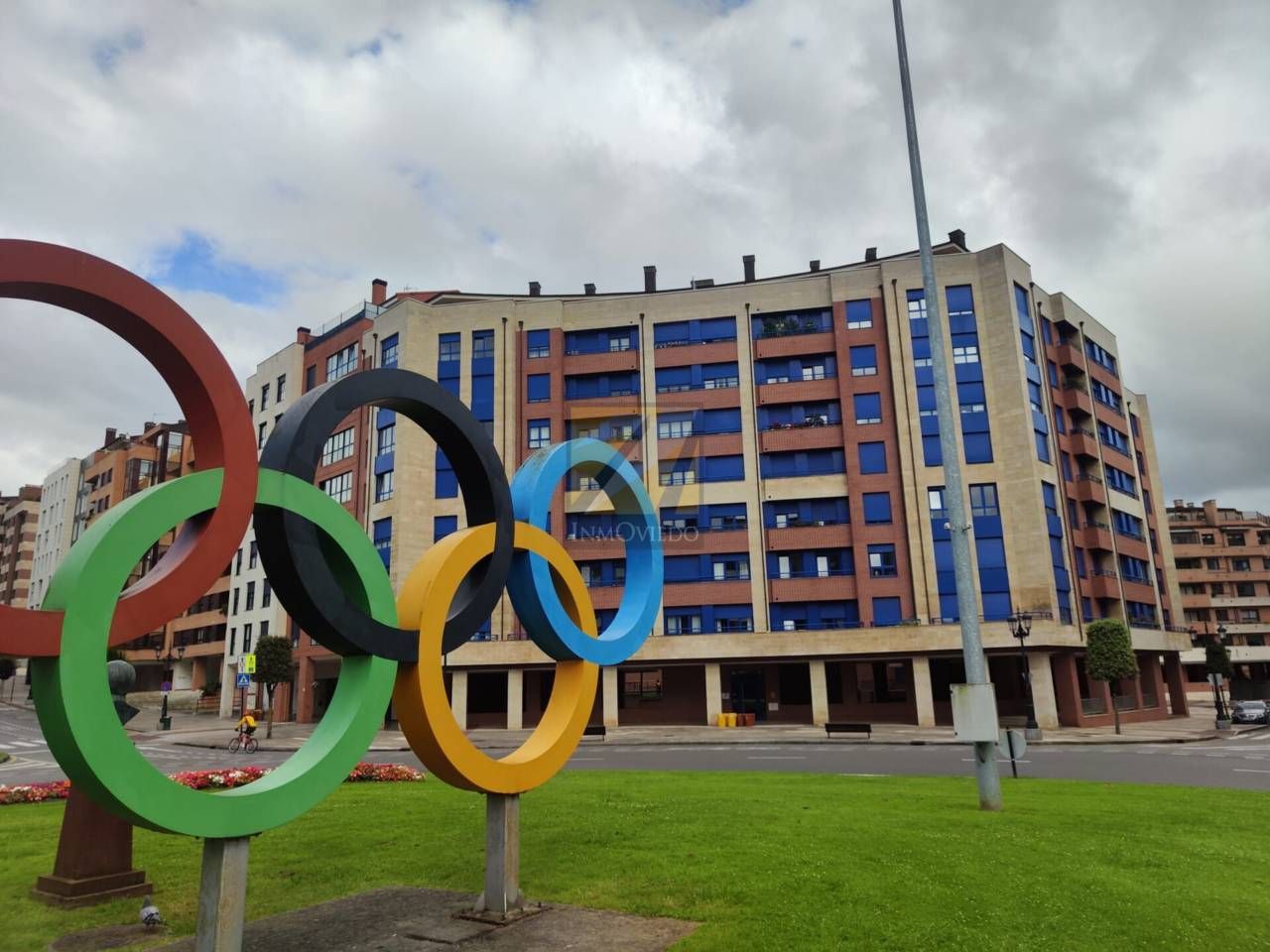 Vista exterior de Pis en venda en Oviedo  amb Calefacció, Parquet i Traster