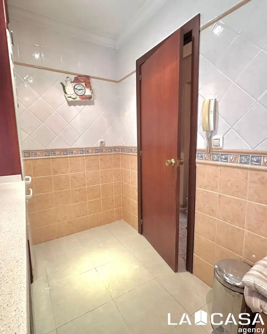 Bathroom of Flat for sale in Sevilla  with Balcony