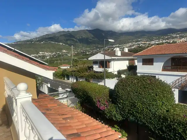 Vista exterior de Casa o xalet en venda en Puerto de la Cruz amb Jardí privat, Terrassa i Moblat