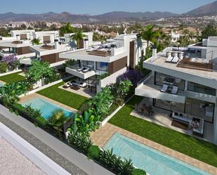 Vista exterior de Casa o xalet en venda en Marbella amb Aire condicionat, Calefacció i Jardí privat