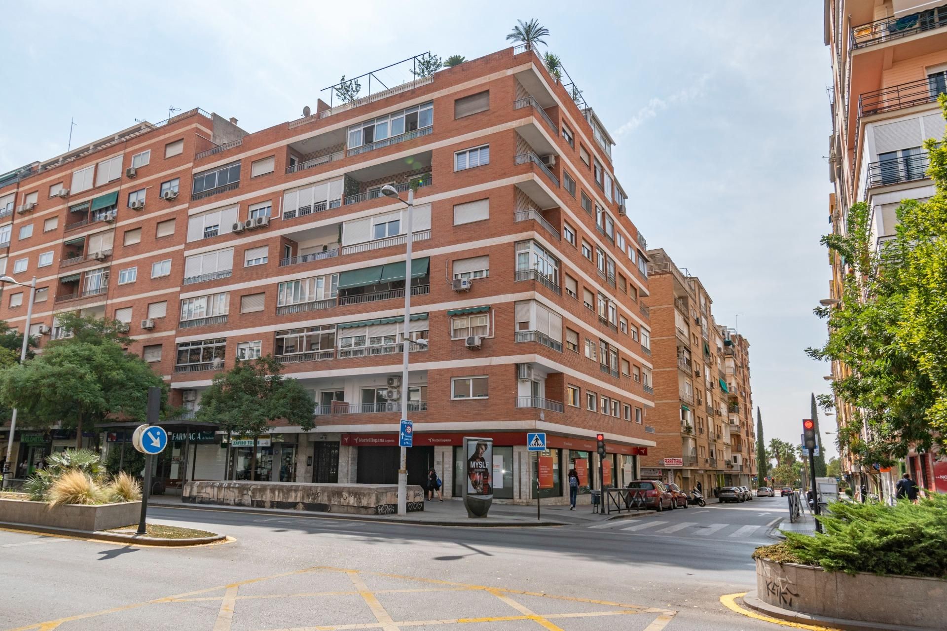 Vista exterior de Pis en venda en  Granada Capital amb Aire condicionat, Calefacció i Terrassa