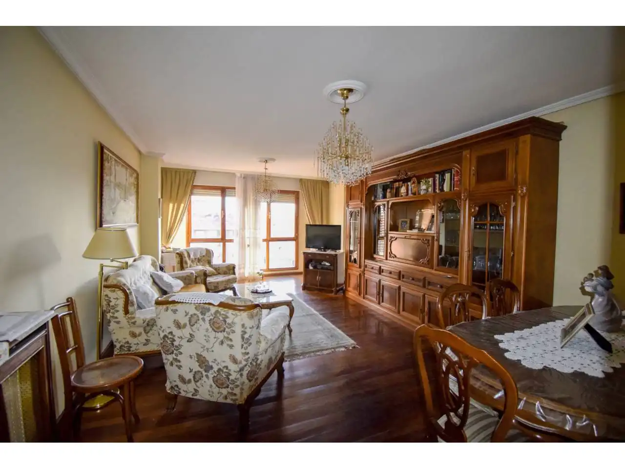 Sala de estar de Piso en venta en León Capital  con Calefacción, Parquet y Terraza