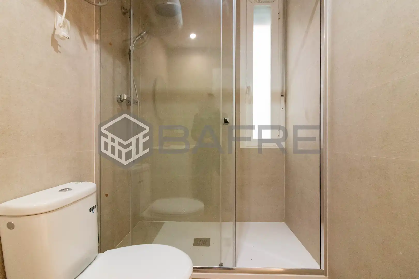 Badezimmer von Wohnung zum Verkauf in Madrid mit Klimaanlage und Heizung