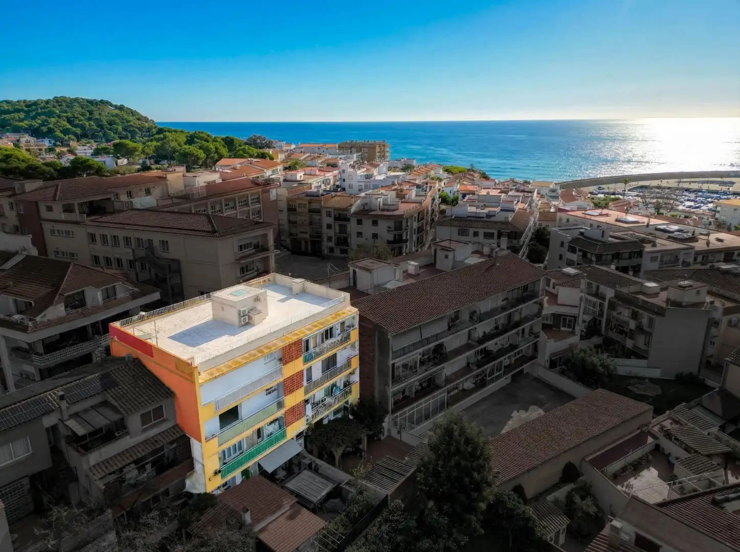Außenansicht von Wohnung zum Verkauf in Palamós mit Klimaanlage, Heizung und Terrasse