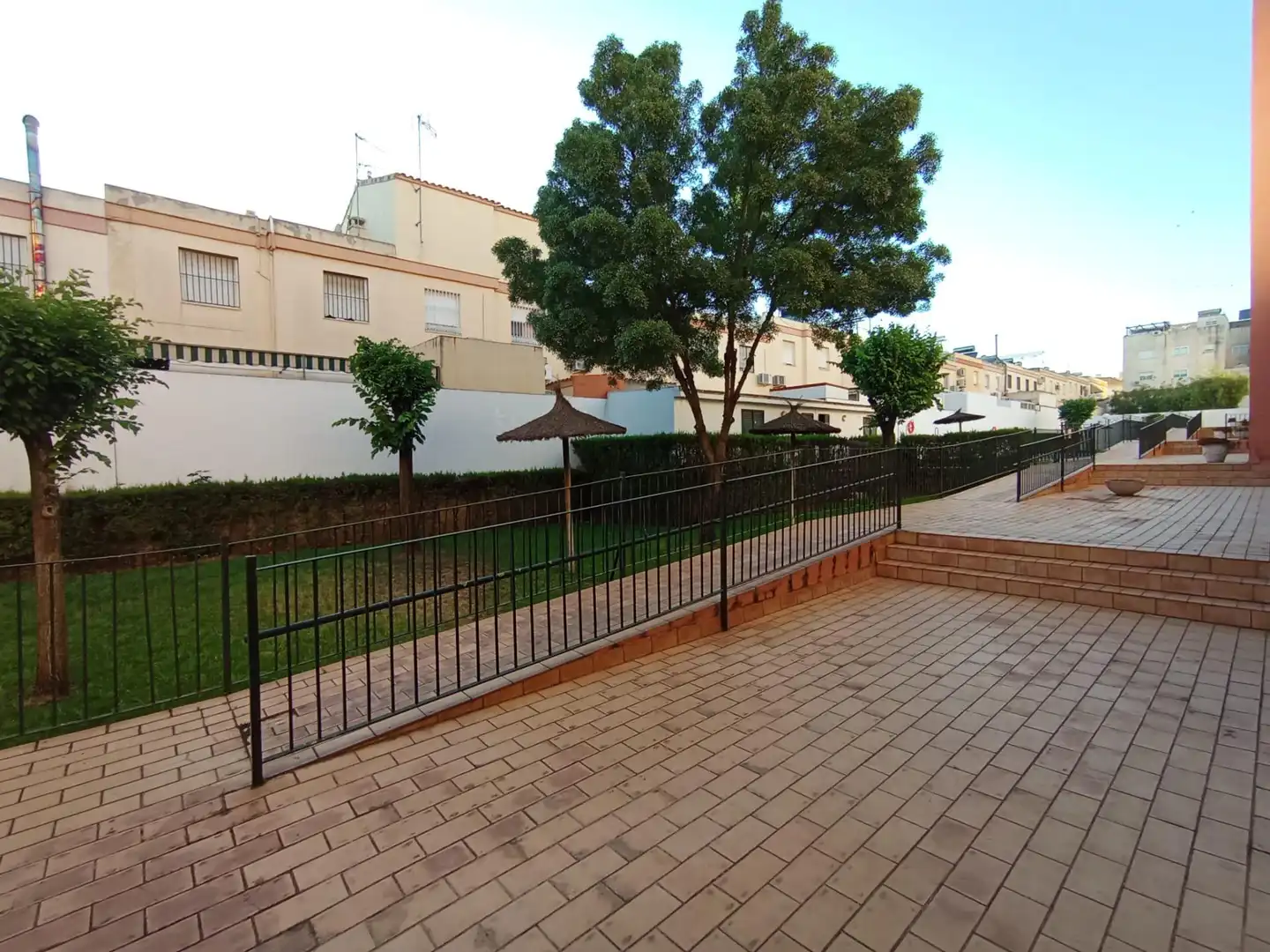 Vista exterior de Dúplex en venta en Dos Hermanas con Aire acondicionado, Terraza y Balcón