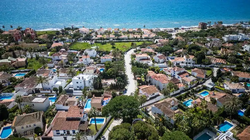 Chalet con piscina en venta en Elviria - Cabopino, imagen 2