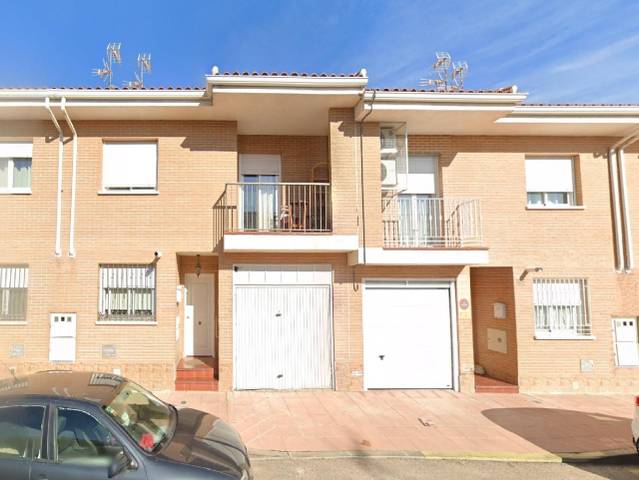 Casa-chalet en Venta en Doce De Octubre en Torrijos