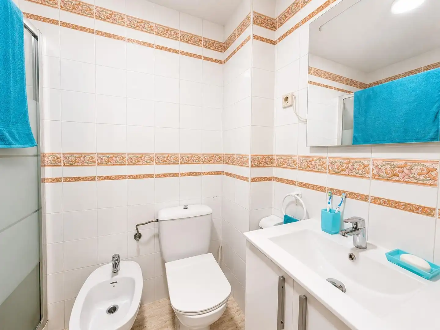Bathroom of Apartments for sale in Torrevieja  with Furnished, Oven and Microwave