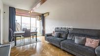 Living room of Apartment for sale in  Barcelona Capital  with Air Conditioner, Heating and Parquet flooring